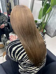 ✨期間限定掲載✨️ ブリーチ1回+オンカラー【今までブリーチをされてない方限定】
