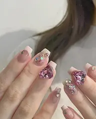 大人気✨チップスカルプ長さ出し+持ち込みデザイン🆗2本ストーン/パーツをのせ放題☆【初回ソフトジェルオフ無料】