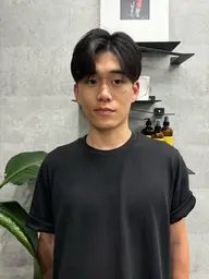 韓国人の様なヘアスタイルに✨ センターパートの方オススメ! メンズカット➕ダウンパーマandスポットパーマ ミニモ学割✨