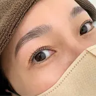 ラッシュリフト(上)+【パーマ】眉スタイリング