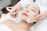 口コミ限定《当店人気60分》ハイパー小顔フェイシャル+毛穴吸引+美容液導入+首肩+LED光パック+耳ツボジュエリー💎