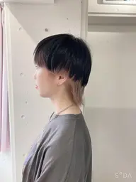 デザインカット+ブリーチ+ケアカラー🦄💕カラー前や後に髪に必要な成分を補いケアします💒