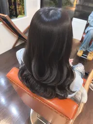 ブリーチ無しの暗髪艶カラー