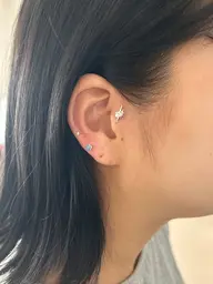 👂🪞【ピアス感覚で可愛く小顔】キラキラ耳ツボジュエリー💎片耳3粒ずつ(計6粒)【リフトアップ&むくみ撃退 】✨