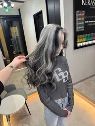 【迷っている方向け💁♀️🤍】デザインカラー(ブリーチ込み)+ツヤツヤWトリートメント✨