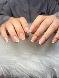 フレンチアートネイル,ベースの色やフレンチの色を変えます。