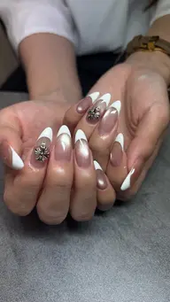 フレンチネイル(オフあり)※ベースカラークリア ※初回のみストーンorパール10粒までサービス✨