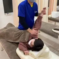 【首肩こり、頭痛、猫背、ストレートネック、巻き肩】肩甲骨はがし+姿勢整体¥2,980