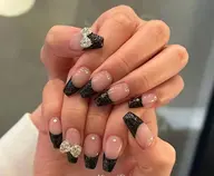 🎀🉐フレンチ +２個パーツ🎀🉐ケア込み🎀🉐ワンホンネイル