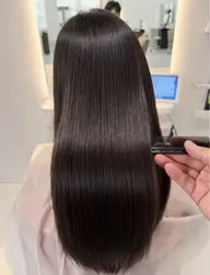 今季限定🎼ツヤツヤストレートパーマ✨＋1000円でトリートメントも可能🉑