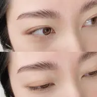 束になって下に向いている眉毛を根本から立ち上げて、立体的な毛流れをひきだします。