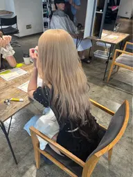 【💟💭9月限定クーポン💭💟】ケアブリーチ2回➕デザインカラー➕艶トリートメント👼🏻💜ツートーン/裾カラー
