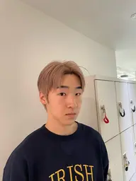 ショートセンターパート(襟足刈り上げ、サイド耳上)