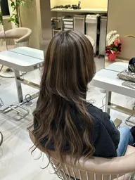 【デザインカラー🍬】ダメージ最小限でイメージを変えたい方、白髪ぼかしでハイライトを入れたい方にオススメ!