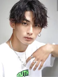ツイストスパイラルパーマ＋眉カット＋艶トリートメント【男性人気ダントツ✨️】