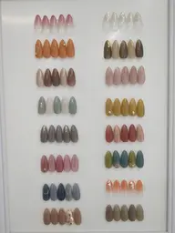 シンプルコース💅✨オフ込み💕シンプルネイル、オフィスネイル✨サンプルよりお選びいただけます💕カラー、配置換え🆗✨