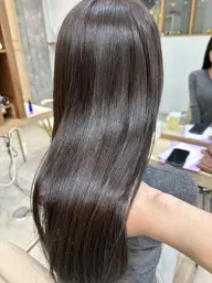 【🍀何度でも使用可能🍀】🌸ケアカラー＋Aujuaトリートメント🌸あなたも誰もが振り向くツヤ髪を手に入れませんか？