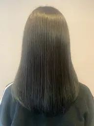 水素カラー 髪と頭皮に優しい水素カラーです!熱を通す事でキレイになりますのでストレートでのヘアセットがオススメです✨