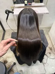髪質改善ストレート+トリートメント¥15,000