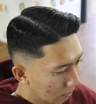 サイドパート➕スキンフェード💈(0mmを入れないフェードも可能)その後の顔剃り+シャンプーもやらせて頂きます✨️