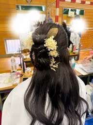 早朝ヘアセット朝の7時から13時まで3000円。やりたい髪型で時間の左右はあるの思うのでご理解くださいませ🙇