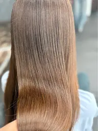 【朝のアイロン時間の15分を短縮できます】カット+美革ストレート+髪質再生トリートメント