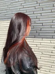 普段のヘアスタイルに変化を付けたい方へ‼️💜カット+ブリーチありのインナーカラー+全体カラー🩷