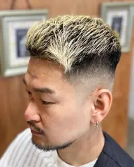カットカラー　Jr.スタイリストが担当　最後はトップスタイリストがチェック致します！