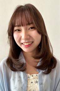 【カット】【ミディアムレイヤー】後ろから見て指２本分切らせてもらえる方の限定無料価格‼️湿気広がり防止トリートメント付き