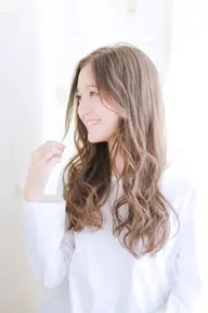 ミニモ学割ブリーチ無しハイトーンカラー+最高級ダメージ補修ケラチントリートメント＋巻き髪