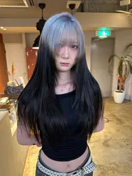 【ルーツカラー🩵🖤】ブリーチ1回+デザインカラー+外部補習トリートメント