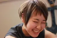 前髪カット!前髪だけじゃなく、バランスが大事なので顔周りのカットまでやります。