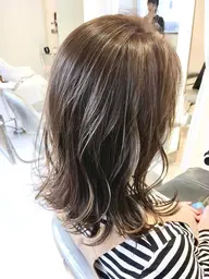 ディレクターカット➕脱白髪ハイライトカラー➕補修トリートメント