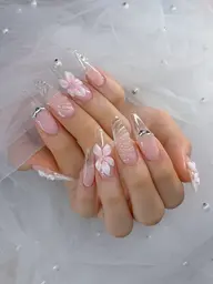 チップ長さだし アート10本。スタッフがいる日だけご予約できます。ご了承ください