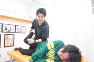 【反り腰】腰まわりやぽっこりお腹が気になる方におすすめ◎姿勢バランスを確認し、お体に合わせた施術とエクササイズをご案内！