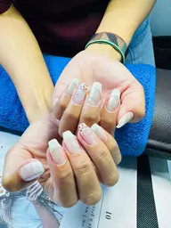 フレンチ+2本アート🎨 初め回オフ無料😃