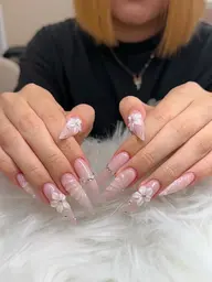 ハンドネイル🍀 持ち込みデザイン . オフあり🥰🥰