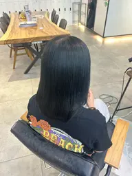 【就活・実習対策🐈‍⬛】暗めワンカラー❣️➕ReFaブラシ使用艶トリートメント🩵