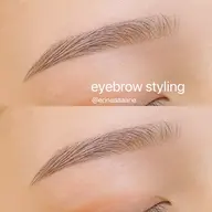 眉毛スタイリング