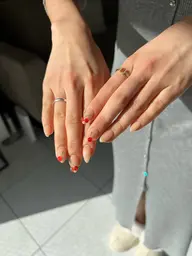 4本アートネイル