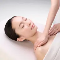 凝り固まった首肩の疲れもスッキリ🌟温感パックで更に血行促進.透明感アップ！イベント前にもおすすめ🧚‍♀️