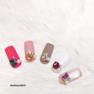 パラジェル【オフ&甘皮ケア込み】ワンカラーVカットビジュー2本付き¥7700