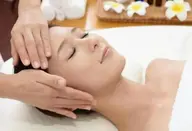 骨格筋アプローチたるみ引き上げフェイシャル💆♀️ 凝り固まった顔の筋肉をほぐしデコルテ&頭皮からのたるみケア