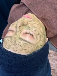 大人気!【ニキビケア】『剥けないハーブピーリング』ビタミンC+幹細胞美容液+毛穴洗浄🌿