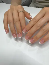 自爪を削らないパラジェル使用✨️ジェルオフなし✨️フレンチ(クリアベース)/ベースカラー追加+¥2,000