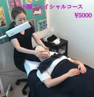 (フェイシャルマッサージ)他エステメニューと同時予約で¥1000off