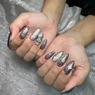 ご新規様ジェルオフ無料💜🩵チップ長さだし、4本持ち込みデザインやり放題 、パーツつけ放題