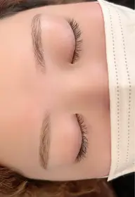 ハリウッドブロウリフト