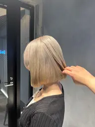 ホワイト系ハイトーンWカラー🪽🪽(2回ブリーチ込み)ケアブリーチ使用✨