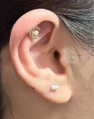 【SNSで話題】耳ツボジュエリー6粒（片耳3粒ずつ）